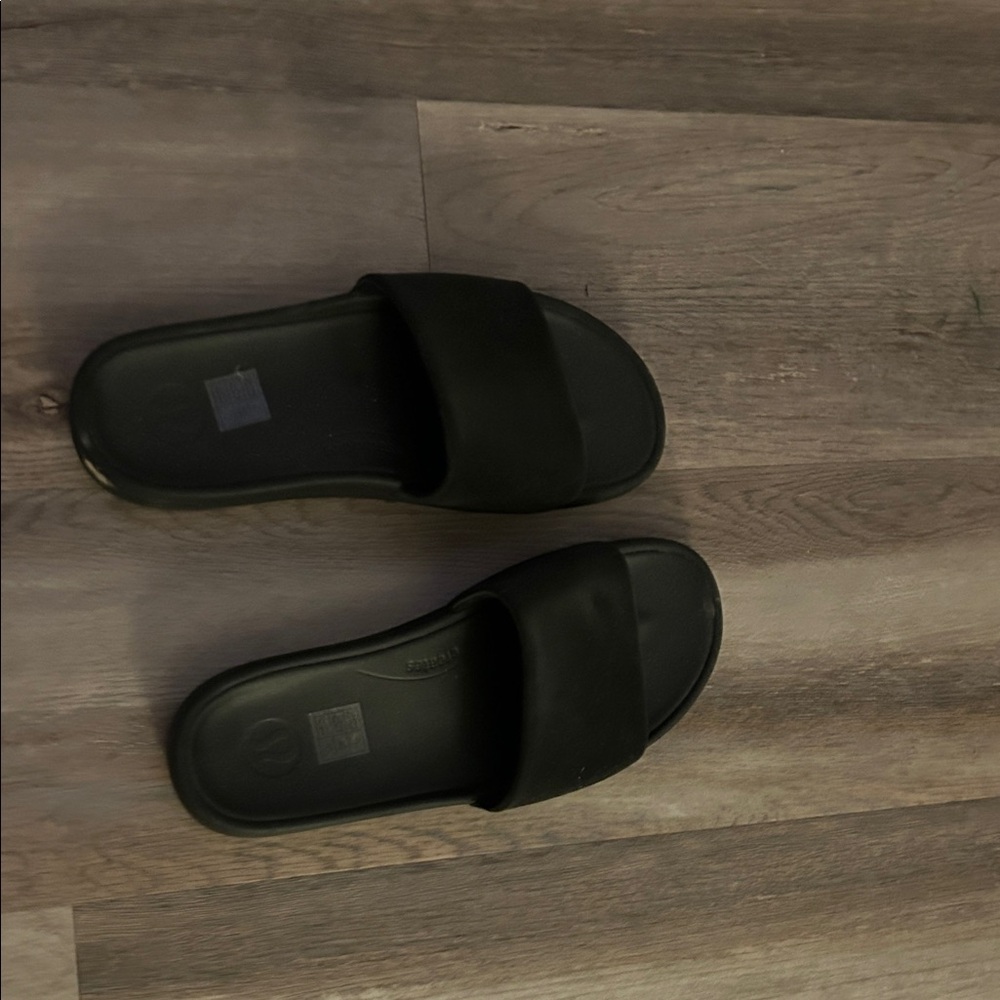 Lululemon black slides